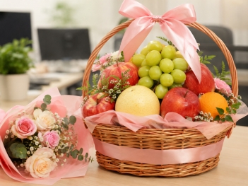 Tại sao nên tặng giỏ trái cây 8 3 cho nhân viên nữ