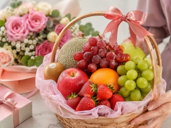 Nên tặng giỏ trái cây 8 3 cho ai để thể hiện sự tinh tế nhất